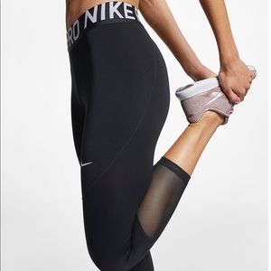 NWT Nike Pro Tight fit Crop